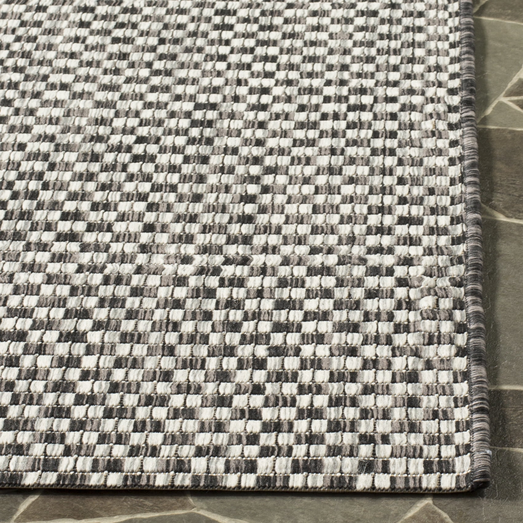 SAFAVIEH Courtyard Blair Geometric Indoor/Outdoor Area Rug, 2'7" x 5', Black/Light Grey