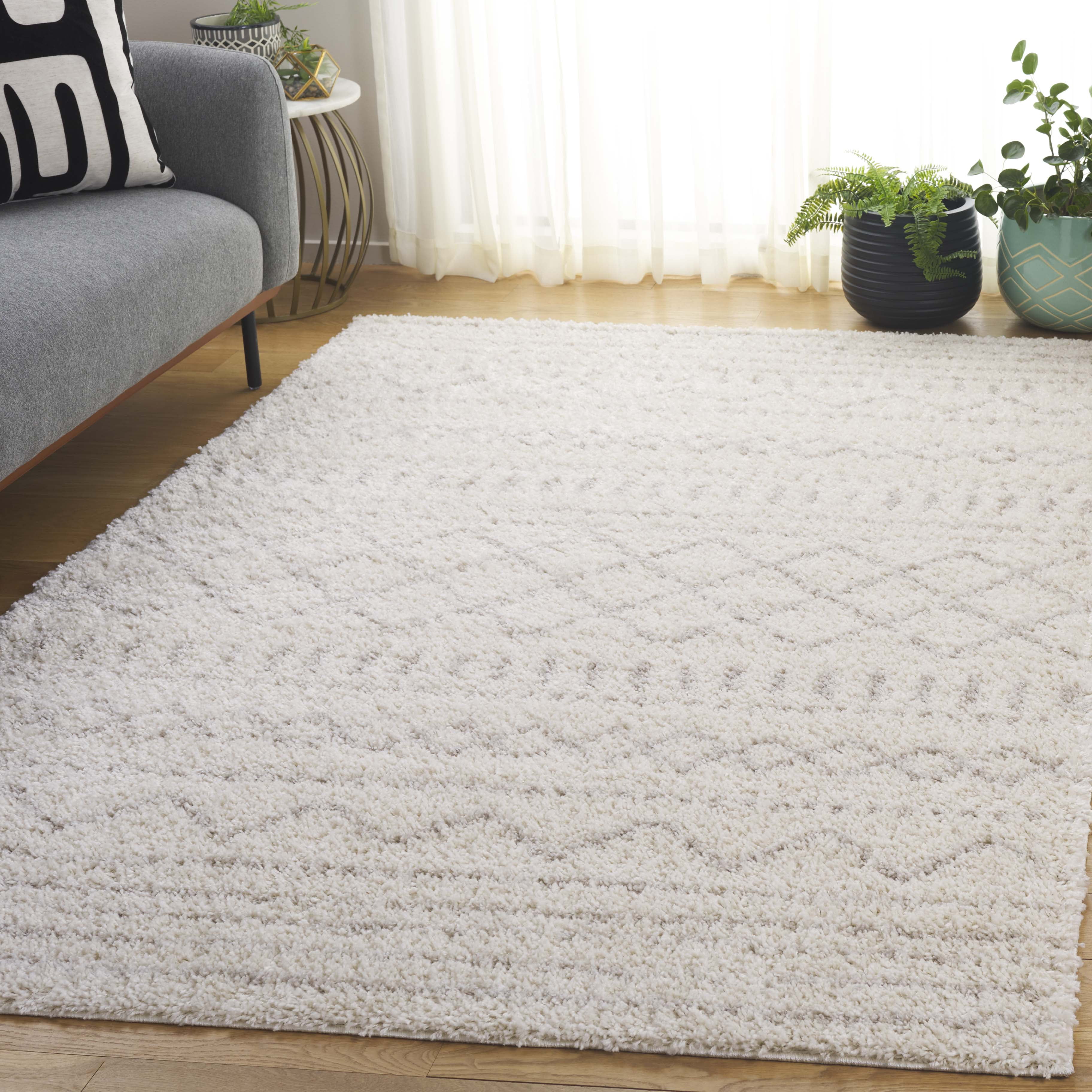 Safavieh Arizona Teagan Geometric Shag Area Rug, Ivory/Beige, 7' x 10'