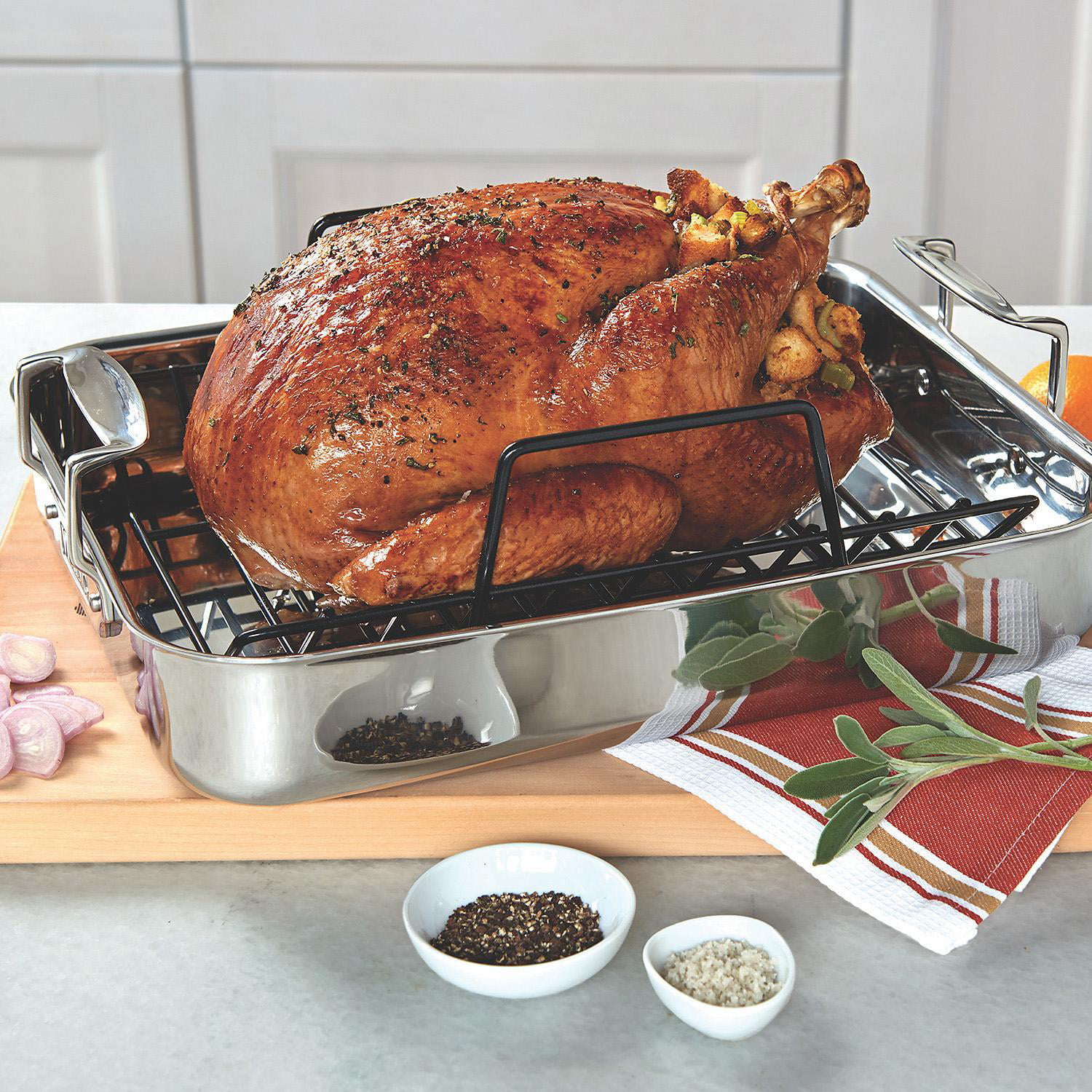 Viking 3-In-1 8.6-Quart Die Cast Oval Roaster with Casserole/Saute Pan –  Domaci