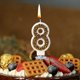 thumbnail image 5 of Vela de cumpleaños número de perlas de Macaron Dorado, adorno para tarta, sin humo negro, cera duradera, brillo metálico, decoración para fiestas, dorado, cera, para pasteles de cumpleaños, 9x6x2cm, 5 of 6