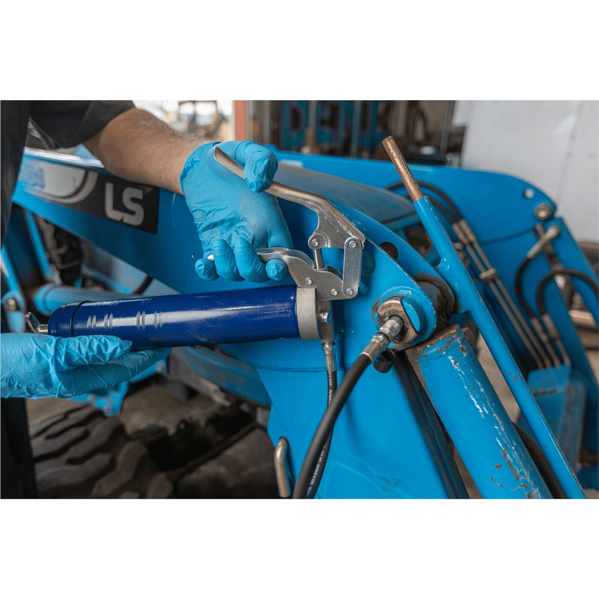 Lincoln 1133 Pistol Grip HD Grease Gun with 18" Whip Flex Hose and Coupler