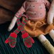 thumbnail image 2 of KAKOWELY 1 juego de mini gorro de punto navideño y mini bufanda, adornos para árbol de Navidad, bonito accesorio de ropa para muñecas., 2 of 5