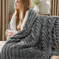 thumbnail image 1 of Manta Bedsure Sherpa Queen de 230 x 230 cm, color gris oscuro, 1 of 6