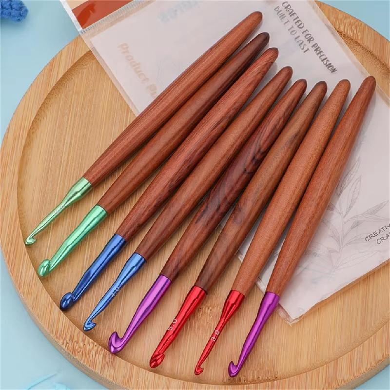 8Pcs Ergonomic Grip Aluminium Crochet Hook 3.0-7.0mm Wooden Handle Crochet Hook Needle for Knitting Sweater Scarf