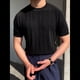 thumbnail image 4 of Camiseta Informal de Punto Acanalado de Corta con Cuello Redondo y Bajo Fino para Hombre, Color Liso Negro M, 4 of 9