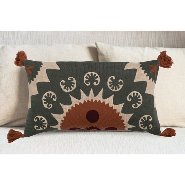 Creative Co-op Cuscino Lombare In Cotone Ricamato Suzani Con Nappe - 71x40 Cm, Multicolore, Stile Etnico