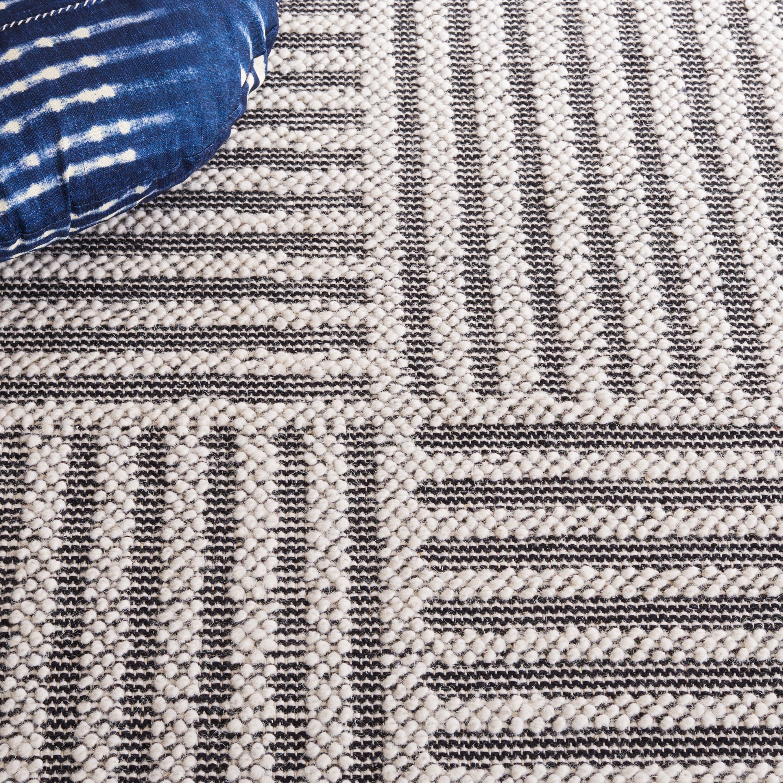 SAFAVIEH Natura Wayra Striped Area Rug, Ivory/Black, 6' x 6' Square