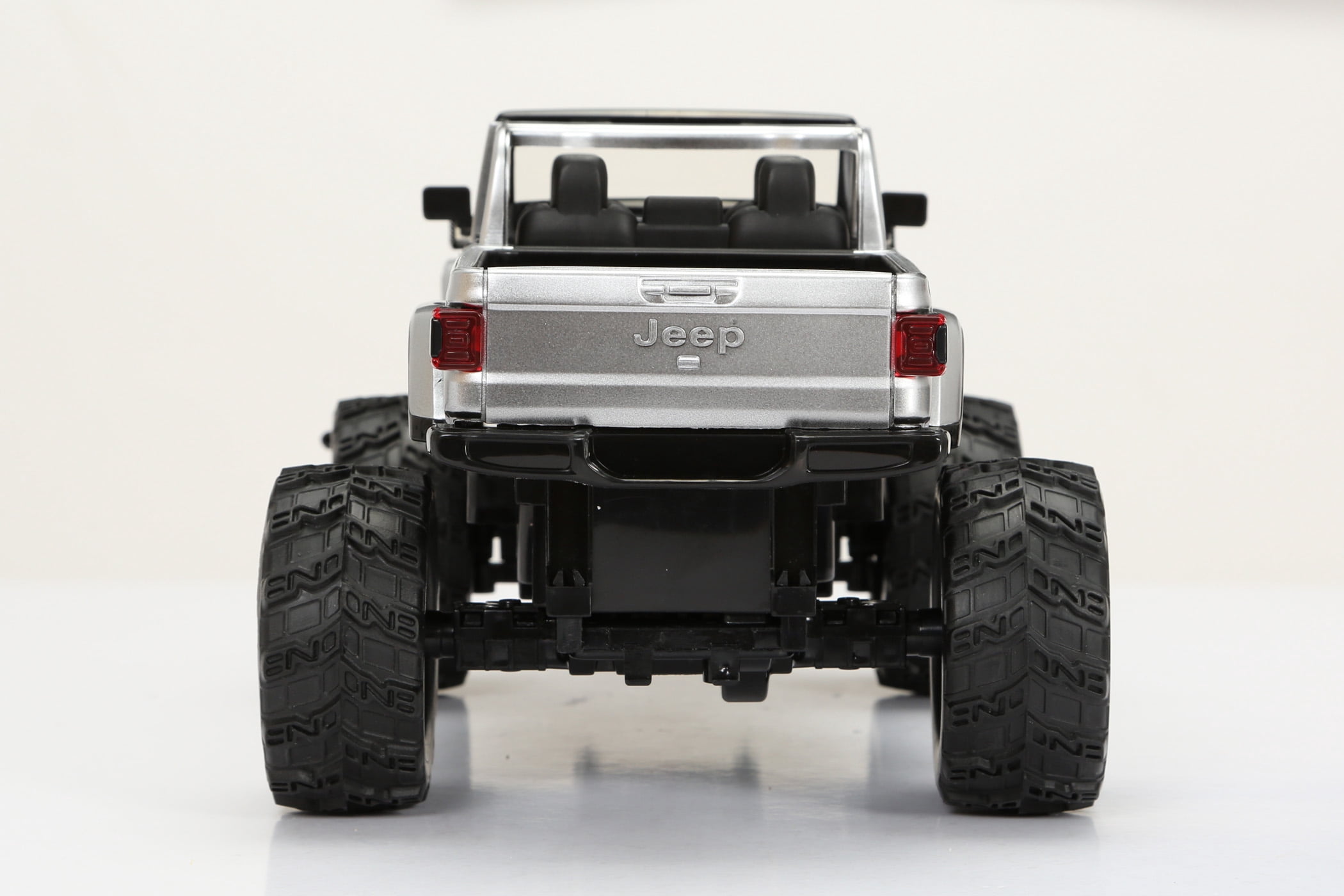 New Bright 1:14 Scale Remote Control Truck 2.4GHz USB Jeep Gladiator - White