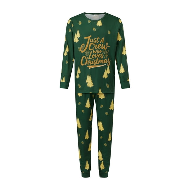 Conjunto de pijamas navideños familiares a juego con estampado de árbol y letras. Pijamas de vacaciones para papá, mamá y niños.