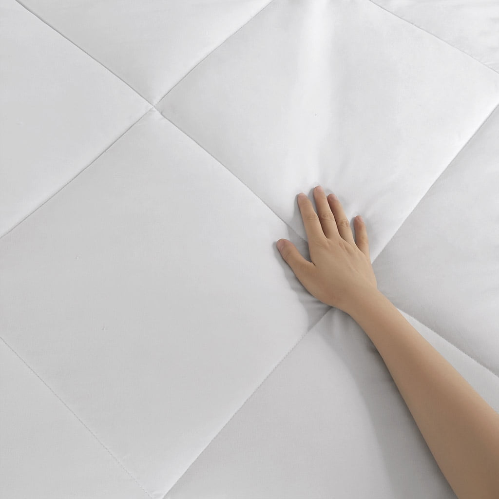 Full/Queen Oversized Down Alt Comforter with HeiQ Smart Temp Treatment
