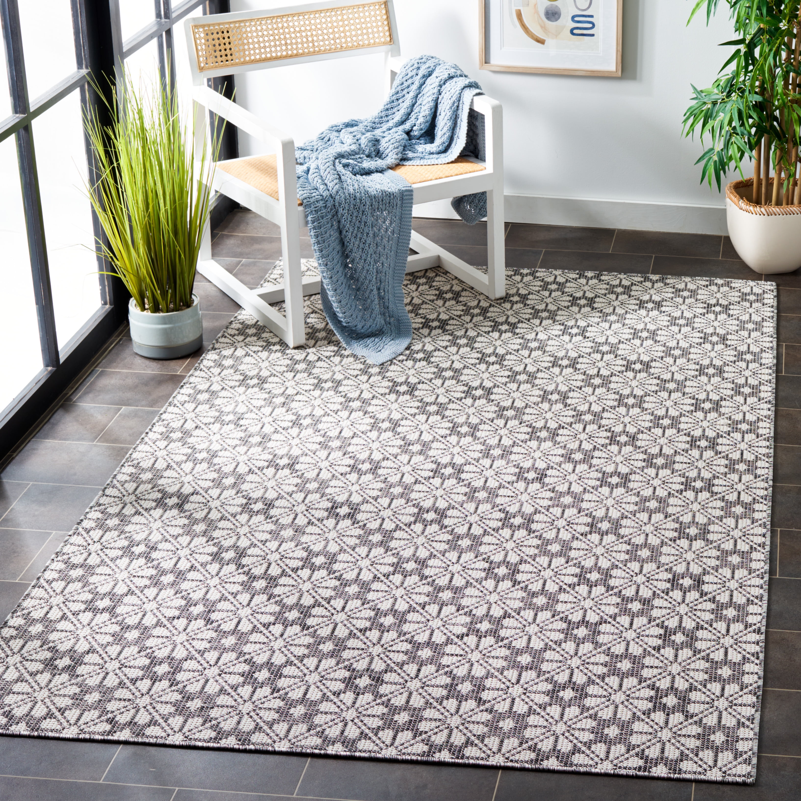 SAFAVIEH Martha Stewart Hampton Diamond Indoor/Outdoor Area Rug, Black, 6'5" x 9'6"