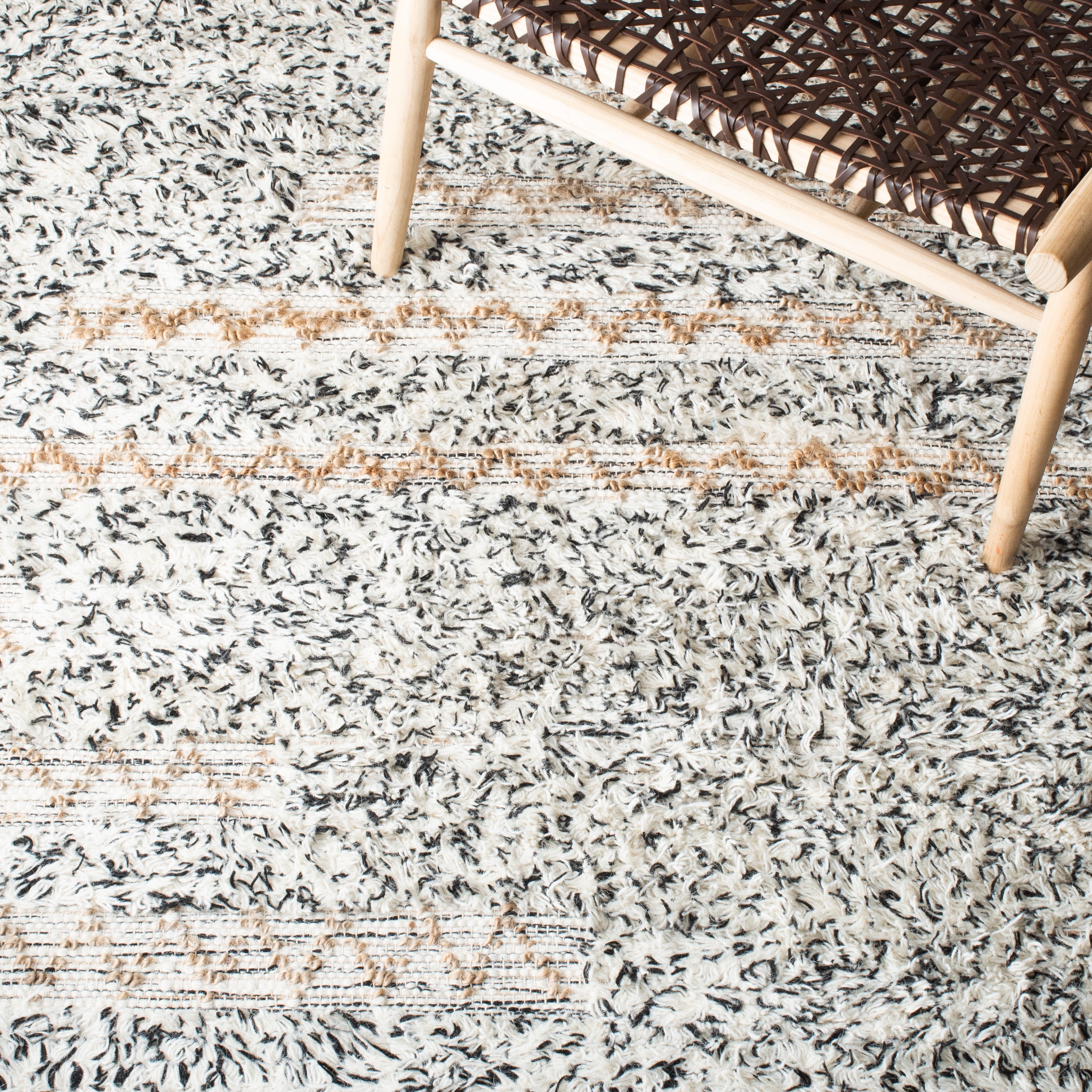 SAFAVIEH Natura Emmit Abstract Area Rug, Ivory/Black, 5' x 8'