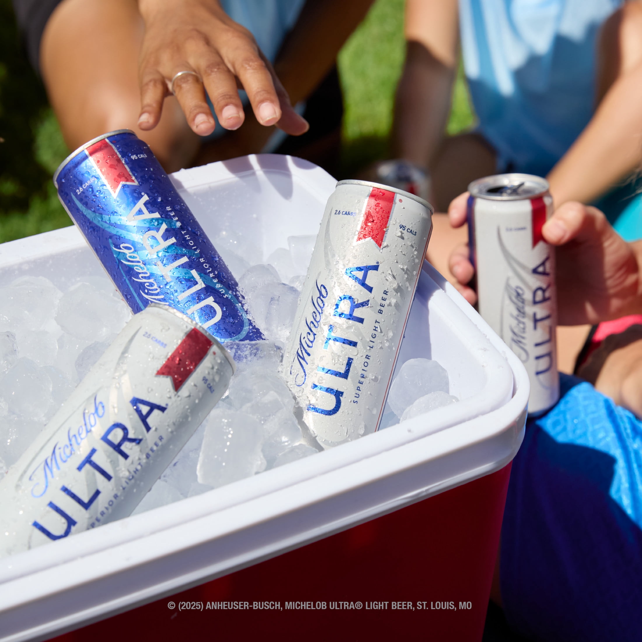 Michelob ULTRA Superior Light American Lager Beer, 12 pack 7.5 fl oz Mini Aluminum Cans 4.2% ABV