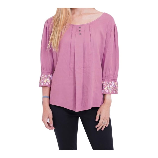 Blusa George Talla CH Manga 3/4 Flores Rosa con corte suelto, mangas tres cuartos y bordado floral en los puños, presenta botones decorativos en el frente, perfecta para ropa para mujer casual y combinable con diferentes estilos.