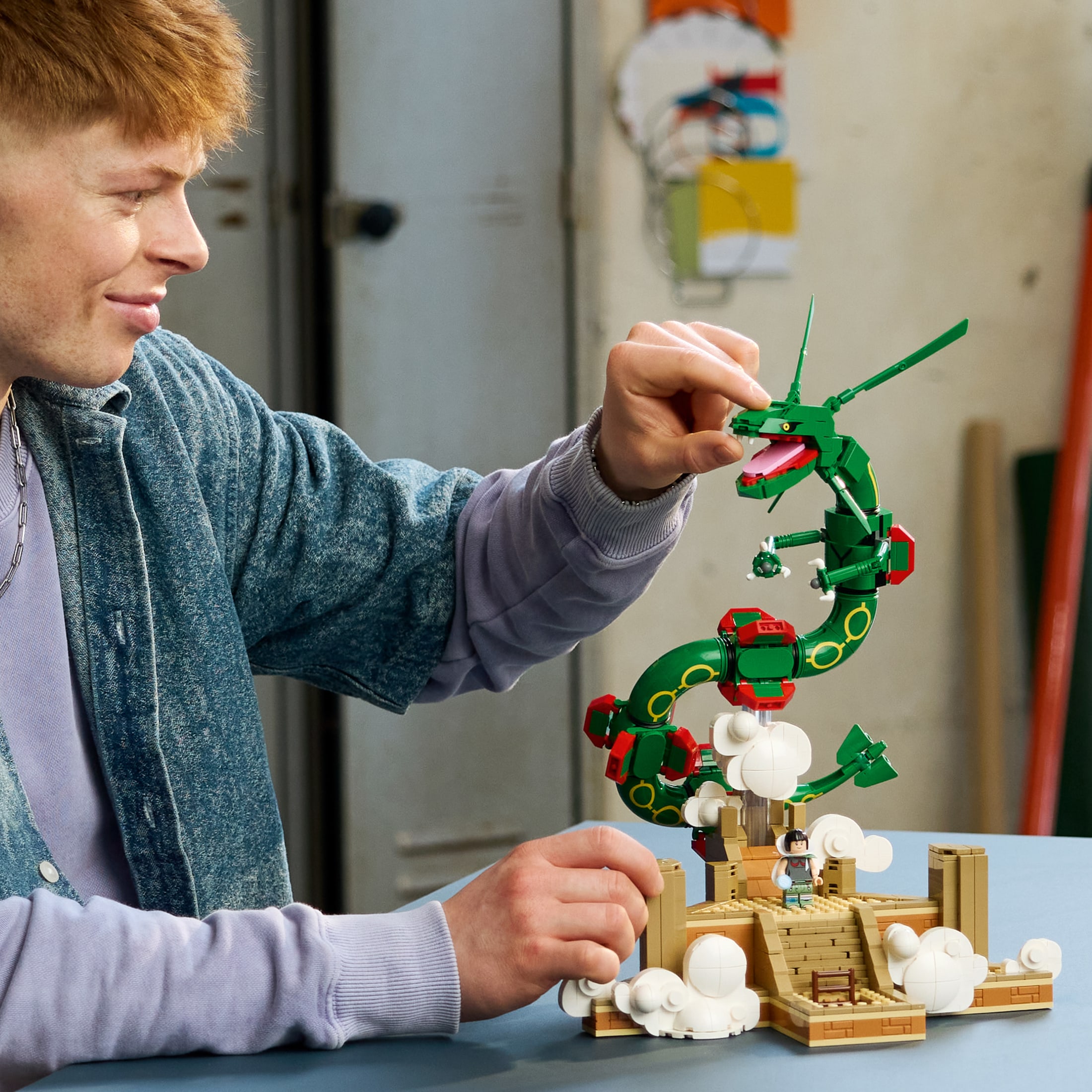 LEGO Pokémon Rayquaza - Set de Construcción Coleccionable para Adultos, Mayores de 18 Años - Figura de Pokémon Articulada para Exhibir - Decoración para Escritorio, Estante u Oficina en Casa - Regalo para Hombres y Mujeres - 72168 4