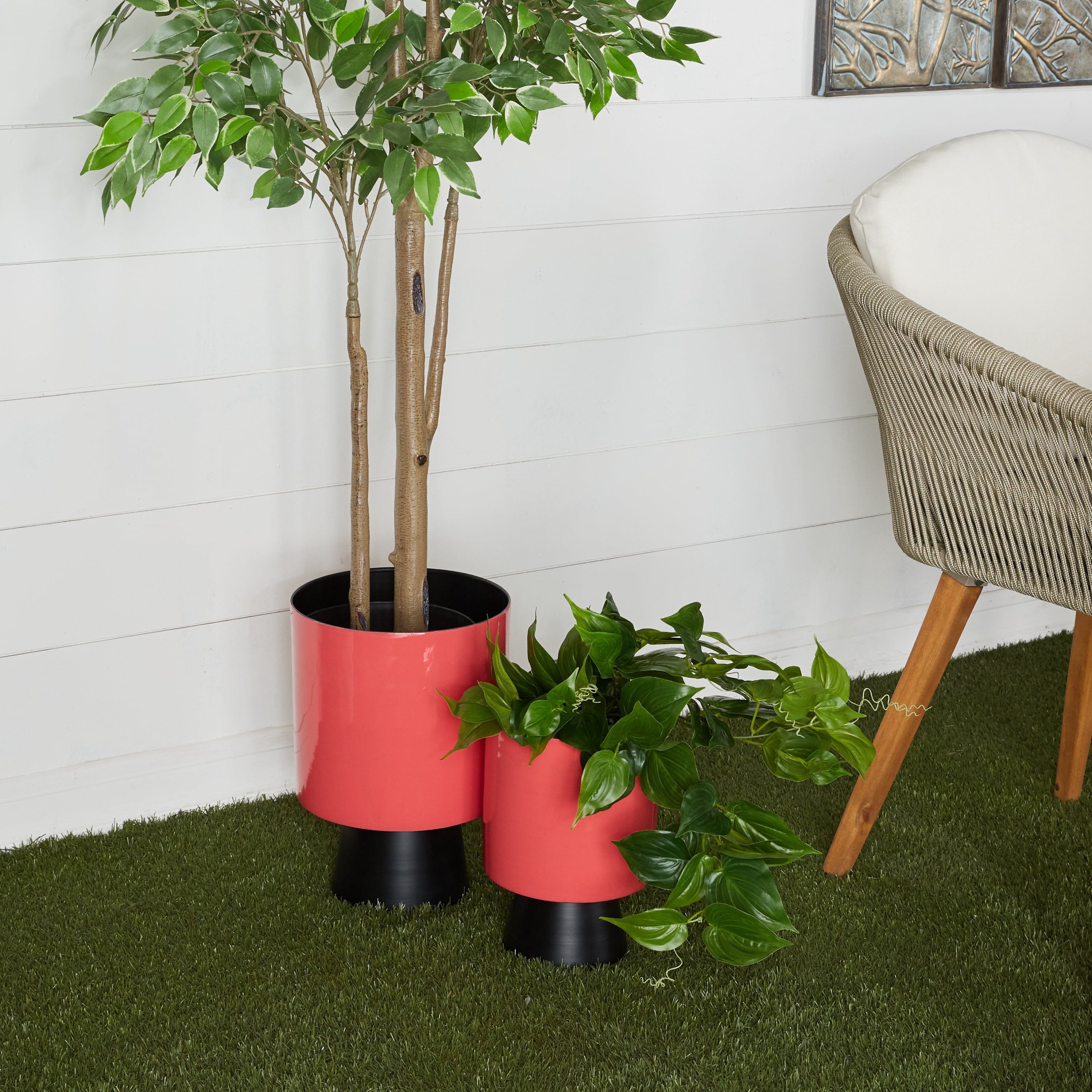 DecMode 14", 11" Red Metal Modern Planter, 1 - Piece