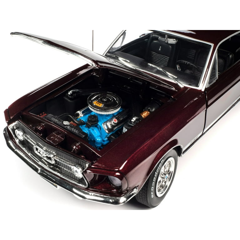 1/18ミニカー　FORD MUSTANG 2+2 FASTBACK Amazon.com: 1/18 1967 Ford Mustang GT 2+2 Golden 50th Anniv