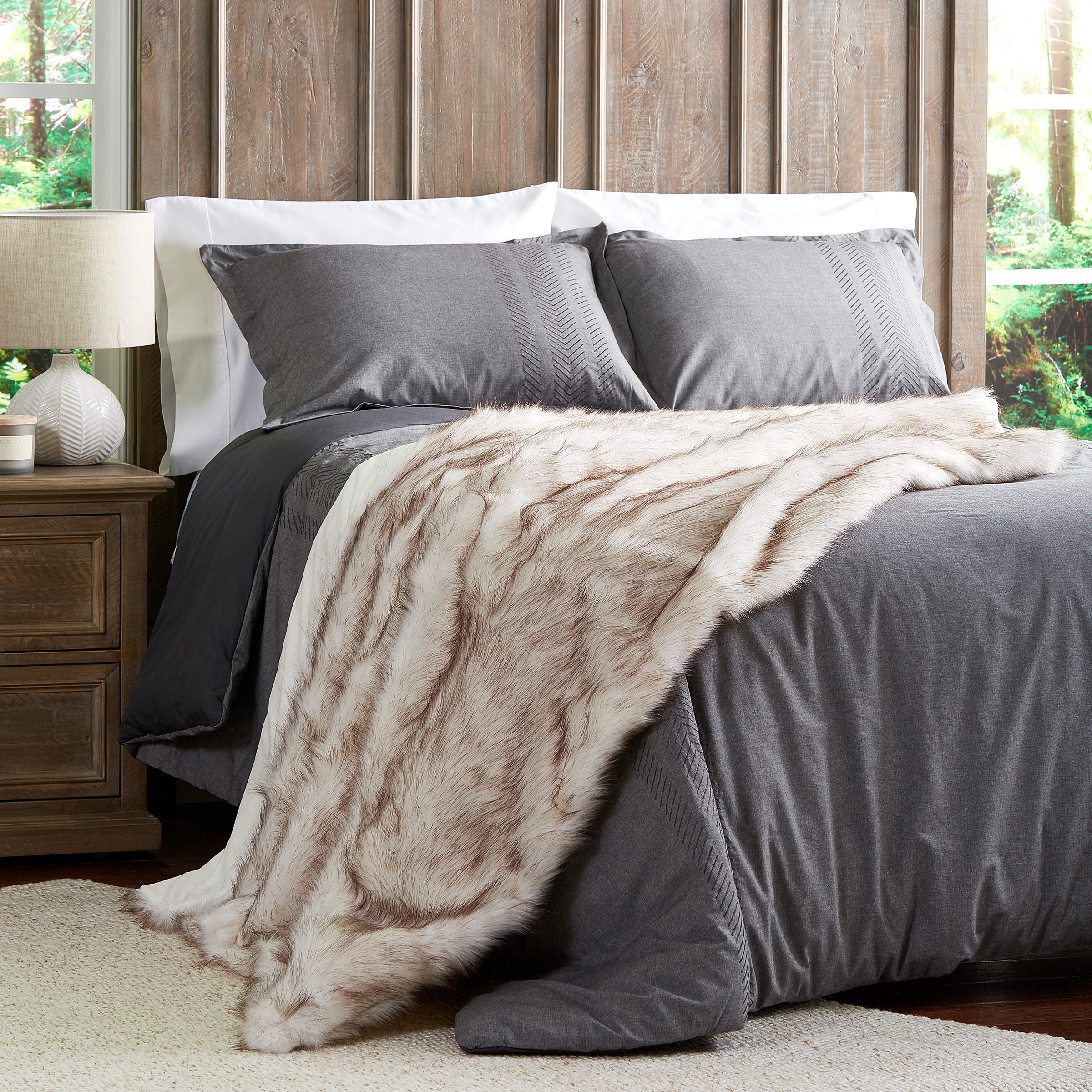 Somerset Home Luxurious Faux Fur Throw Blanket, Pearl White, Oversized Throw