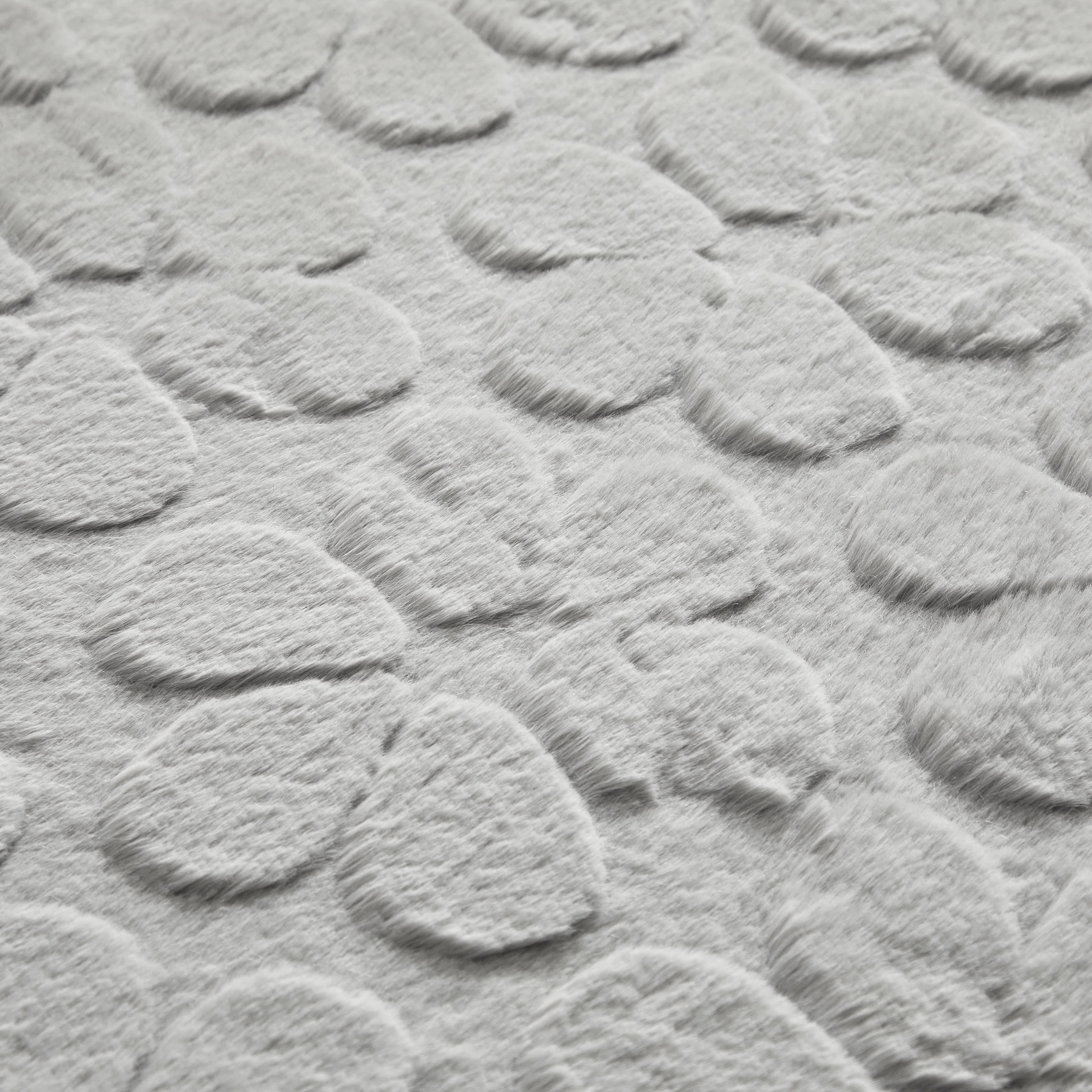 Mainstays Gray Raised Flower Rug For Adults, 30"x46"