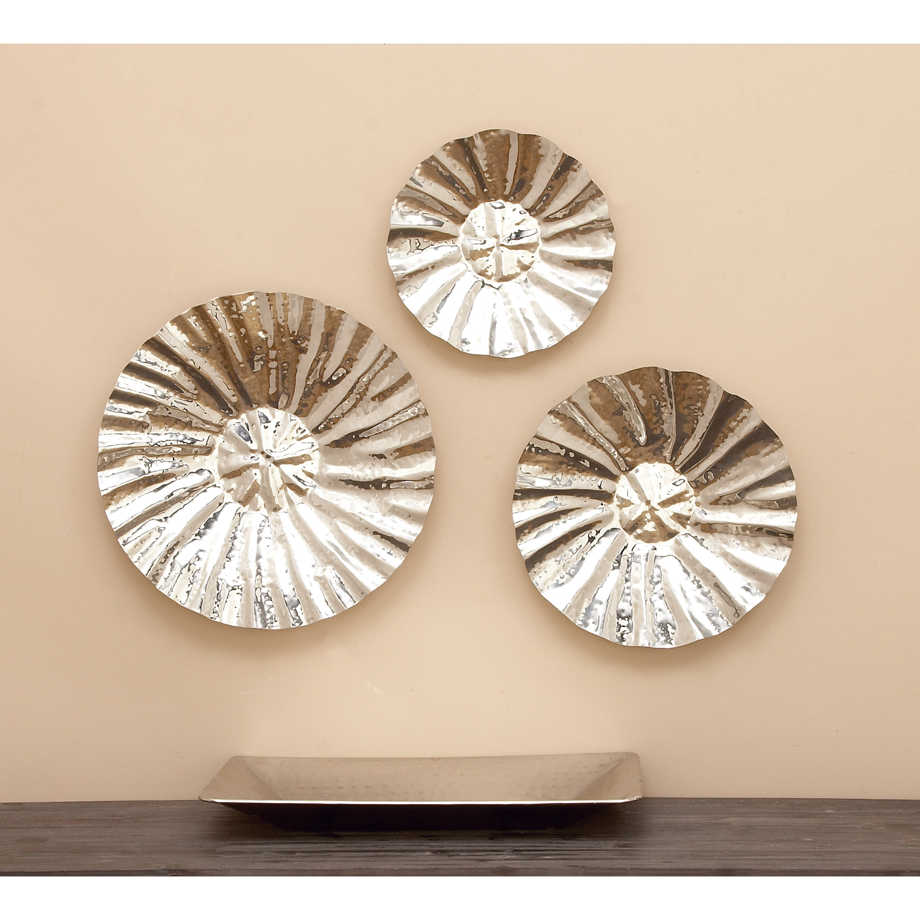 DecMode Silver Stainless Steel Plate Wall Decor with Hammered Designs (3 Count)