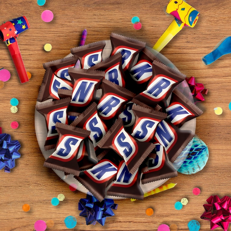 SNICKERS MinIs Chocolate Candy Bar Bulk Assortment 35.6 oz Bag