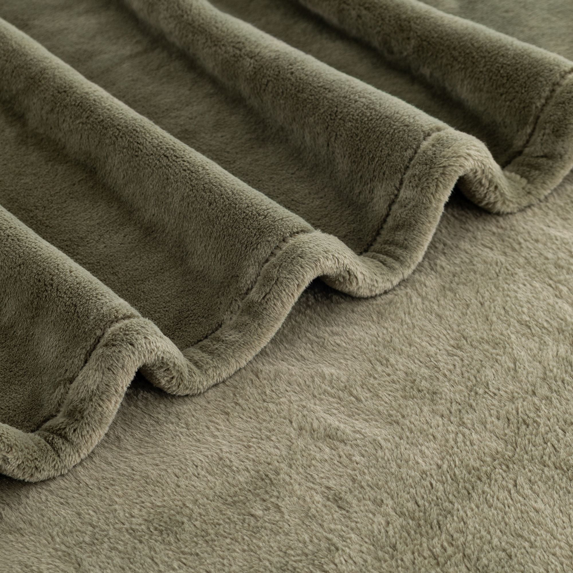 Berkshire Life Cozy Luxe Plush Bed Blanket Ivy Full Queen