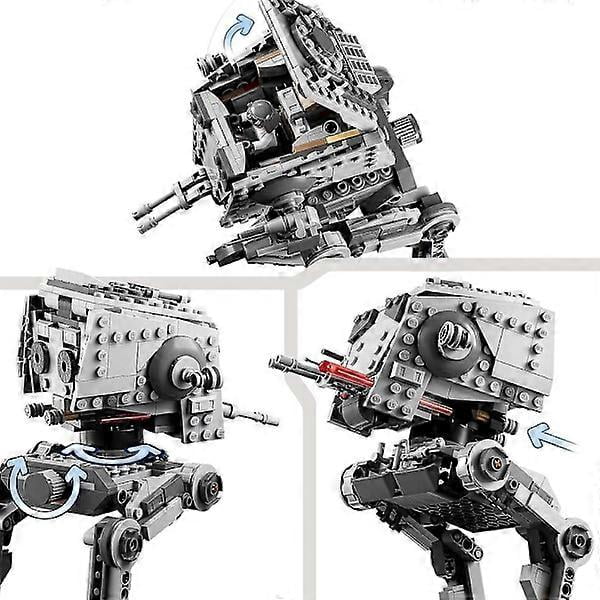 star wars hoth at-st walker building set for kids with chewbacca minifigure and droid figure, the empire strikes back model — vista 3/4 frontal del modelo AT-ST construido en bloques con patas posables, cabeza giratoria operada por rueda, dos lanzadores spring-loaded y escotilla de cabina abierta que muestra un minifig sentado; paneles con detalles de studs. Incluye Chewbacca con decoración de nieve, piloto AT-ST de Hoth, rebelde de Hoth y figura de droide imperial. Ideal para fans de juguetes de construcción y bloques.