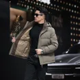 thumbnail image 5 of Chaqueta corta con capucha extraíble de seda de leche para hombre, ropa de diseñador 2024, chaqueta acolchada de lujo para hombre, abrigo de invierno cálido y frío para hombre, 5 of 5