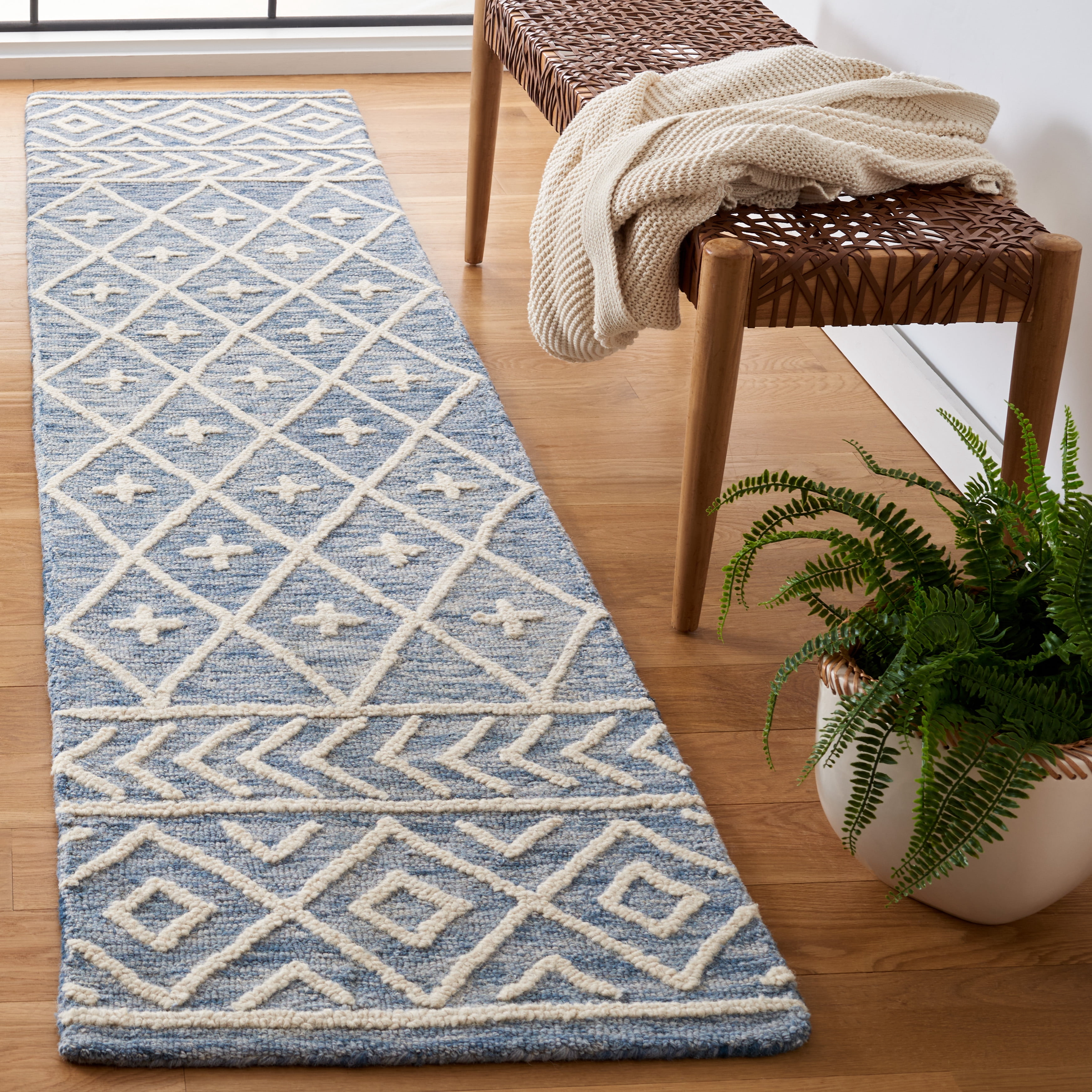 SAFAVIEH Metro Fletcher Medallion Runner Rug, Blue/Ivory, 2' x 9'