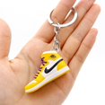 thumbnail image 1 of Zapatosmodelollaverobolsocolgante3dentridimensionalMini zapatosbaloncestopersonalidadcreativocolgante(A), 1 of 4