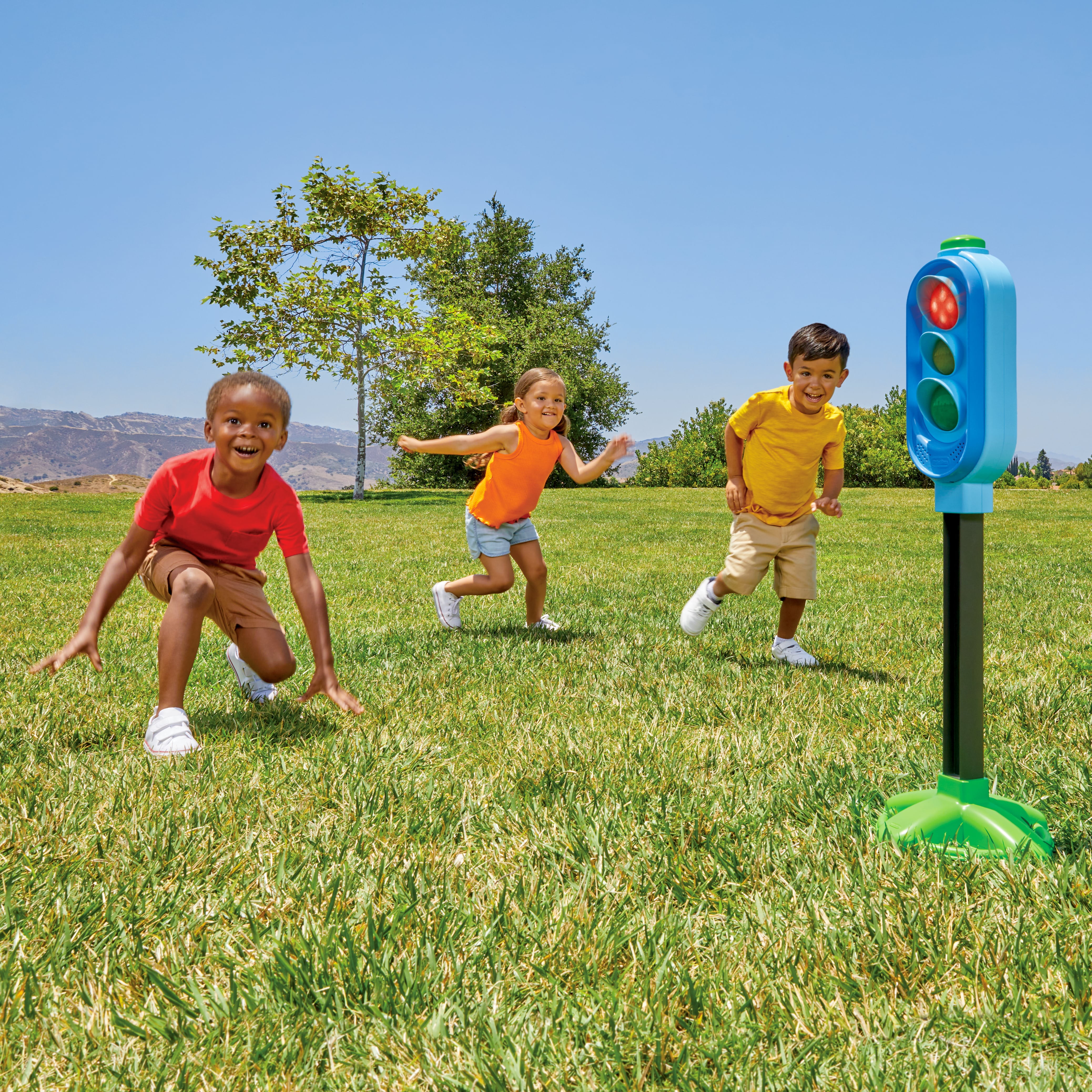 Little Tikes Red Light Green Light Sport Toy, Active Play, Outdoor Stoplight, Boys and Girls Ages 3+