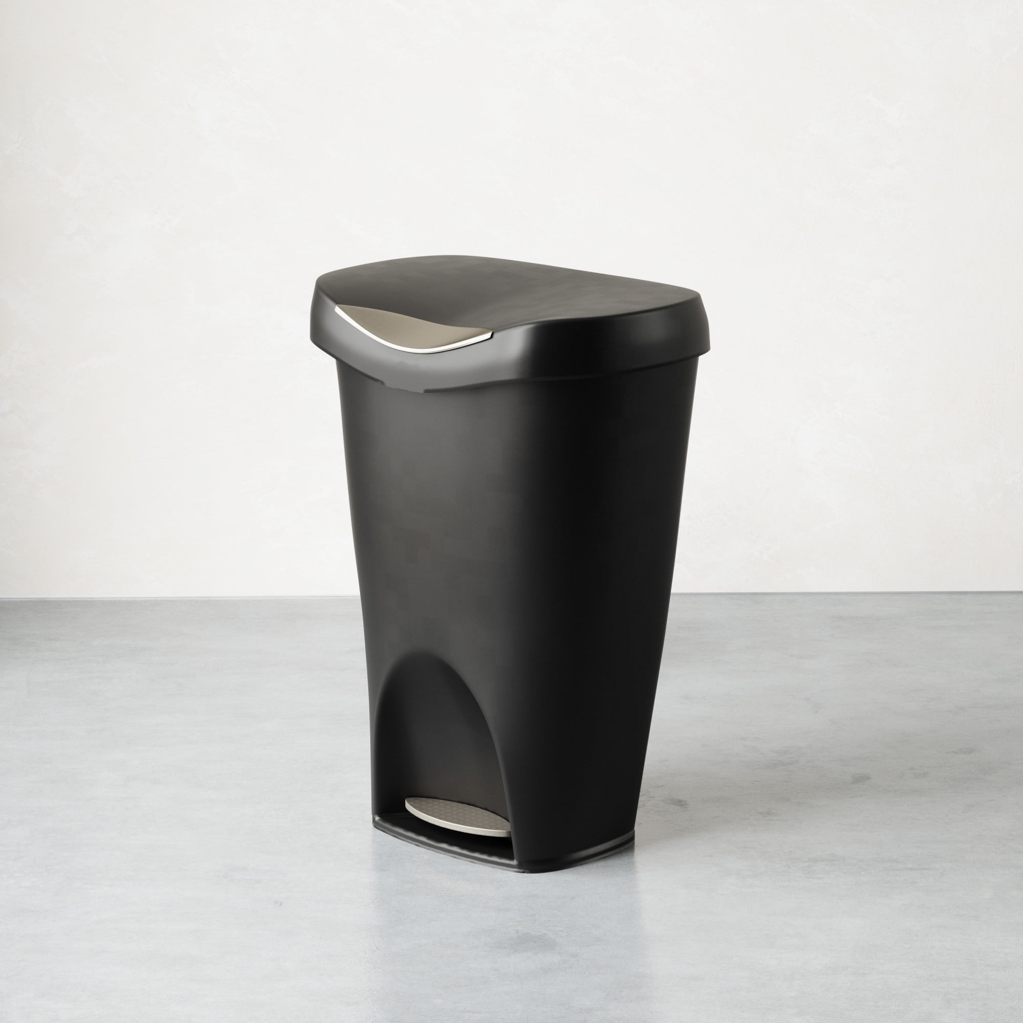 Umbra 13 gal Brim Plastic Step Soft Close Lid Kitchen Trash Can, Black