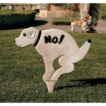 Design Toscano No Pausing Pooch Lawn Sign: Medium