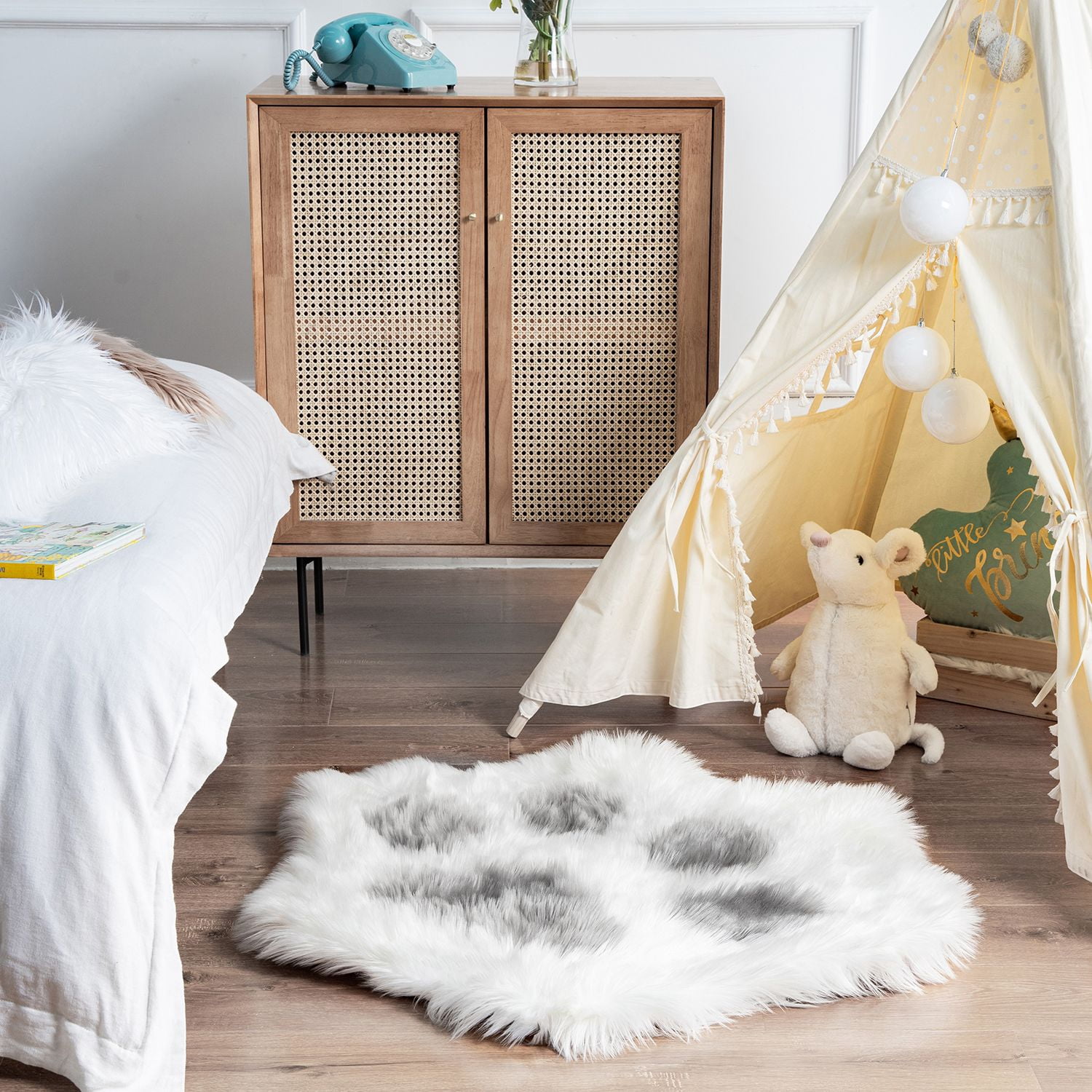 Phantoscope Ultra Soft Faux Sheepskin Fur Cat Paw Rug, Fluffy Non-Slip Area Rug, Light Gray with White, 2 x 3 ft