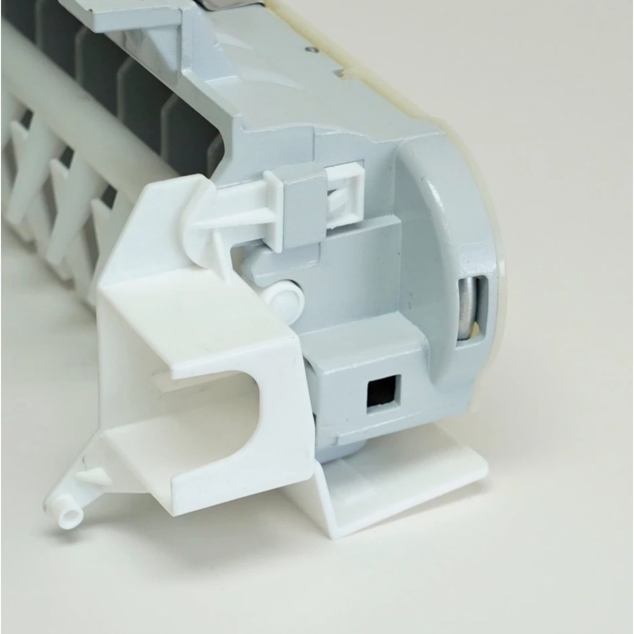 Refrigerator Ice Maker Replaces For Frigidaire FRS6LR5EM0 FRS6LR5EM2 FRS6LR5EM3 FRS6LR5EM5 FRS6LR5EM6 FRS6LR5EM7 FRS6LR5EM8 FRS6LR5EB6 FRS6LR5EQ2 FRS6LR5EQ3 FRS6LR5ES2 FRS6LR5ES5 FRS6LR5ES7 FRS6LR5EW