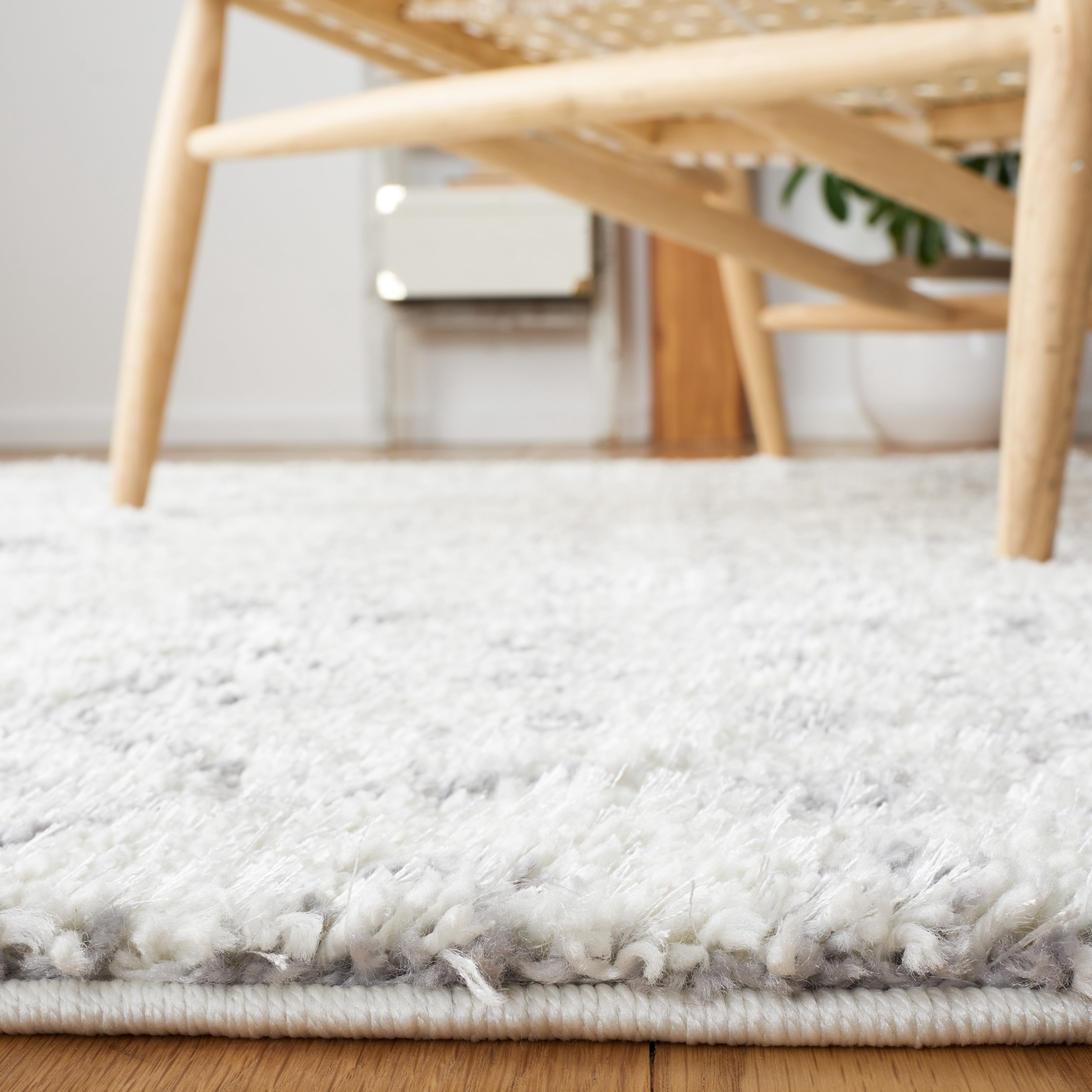 SAFAVIEH Berber Fringe Vinal Aztec Shag Area Rug, Ivory/Gray, 8' x 10'