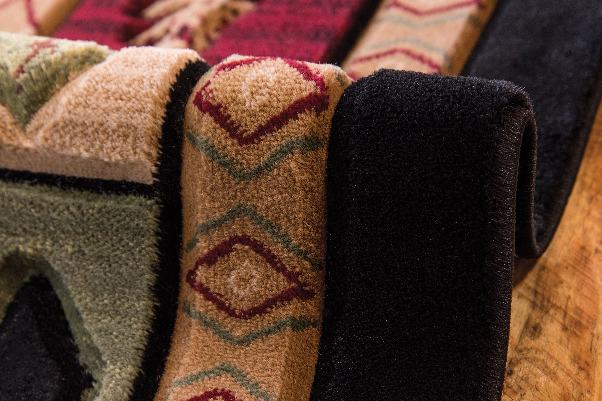 United Weavers Rustic Forest Cimarron Lodge Border Area Rug, Beige, 5'3" x 7'6"