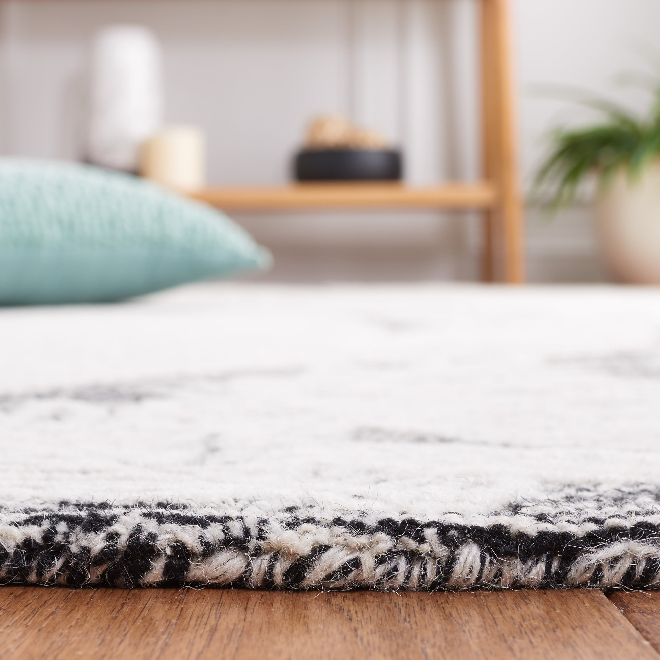 SAFAVIEH Metro Hartley Leaves Area Rug, Black/Ivory, 6' x 6' Square
