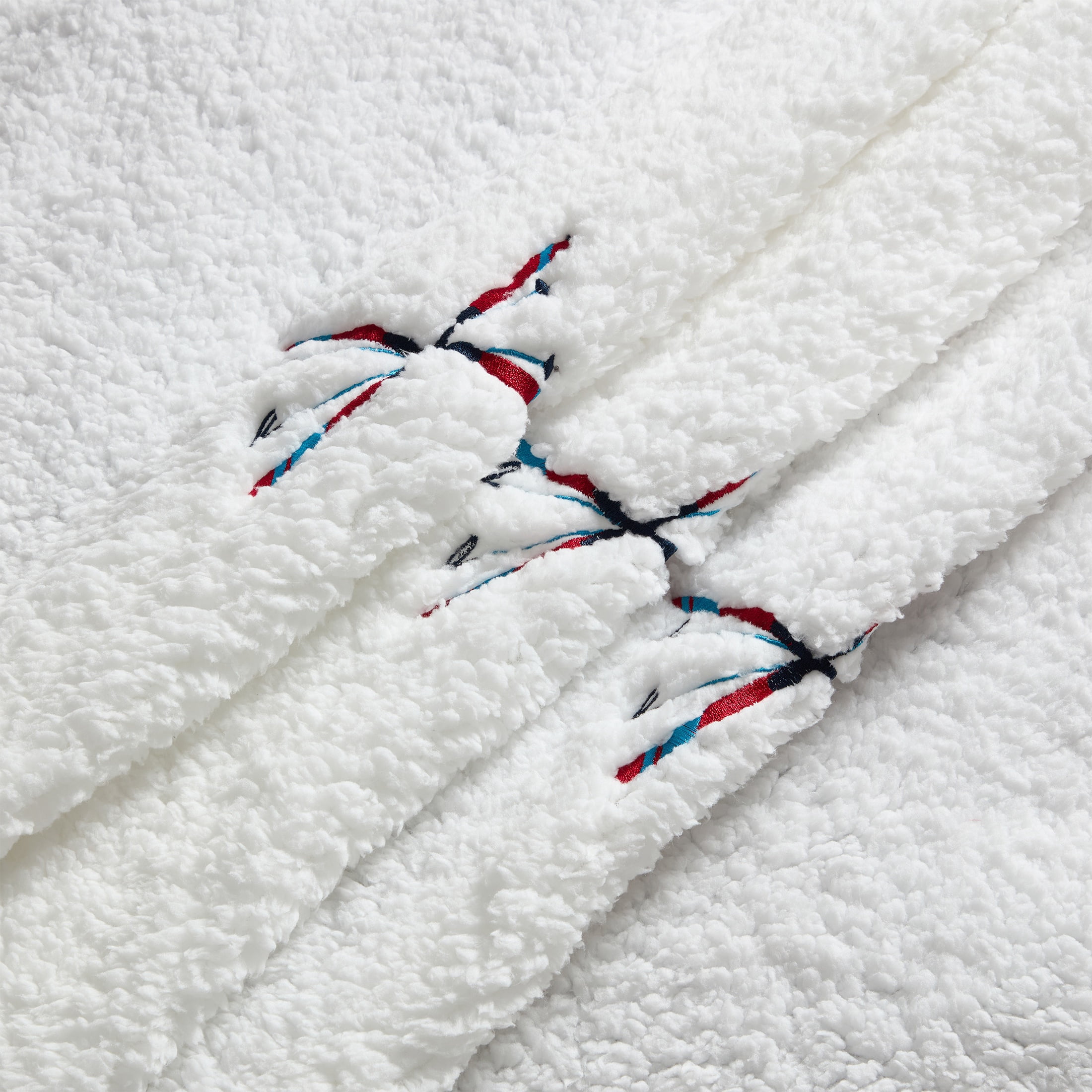VCNY Home Whipstitch Holiday Crossed Skis White Motif Sherpa Throw, 50" x 60"