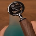 thumbnail image 4 of Abridor de de Cerveza con de Madera, Tapa para Bebidas, Abridor de de Cerveza, Herramientas de Cocina, Color Madera Oscura, 4 of 5