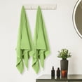 thumbnail image 4 of Juego de 2 toallas de baño de algodón REGALWOVEN, altamente absorbentes, de secado rápido, toalla ligera para baño verde 28' x 56', 4 of 7