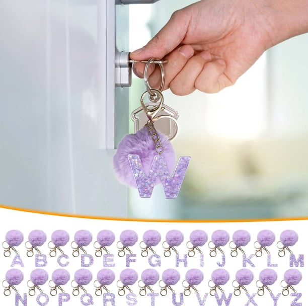 Artesanías Decorativas Llavero con colgante de bola de terciopelo morado de 26 letras para mochila, pompones de 1,5 pulgadas con cadena de 2,5 pulgadas (1 unidad) JASKFLY