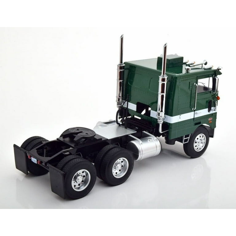 Road Kings 1977 Peterbilt 352 Pacemaker Semi Green and White