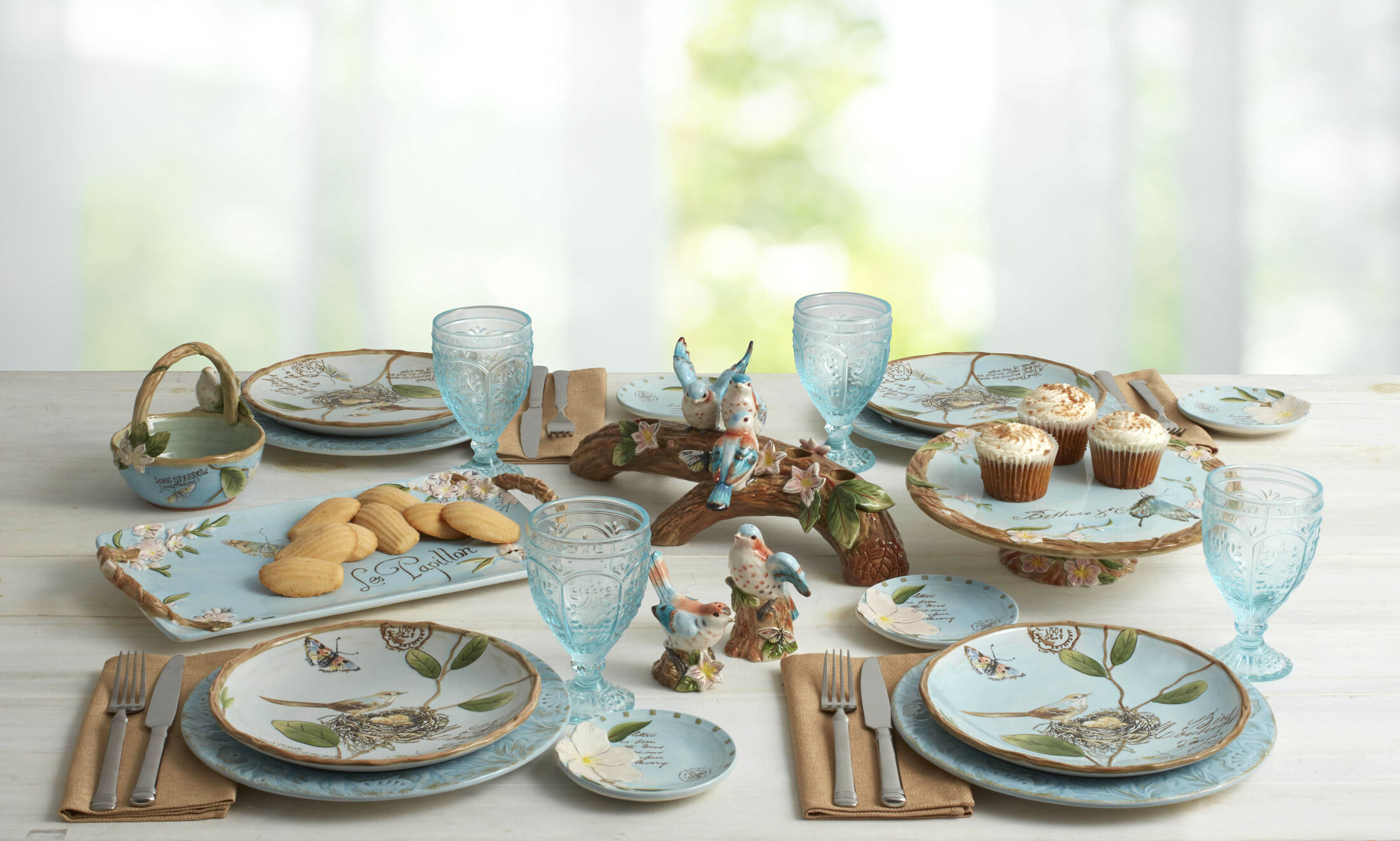 Fitz and Floyd Toulouse 11 1/4 in Footed Cake Plate
