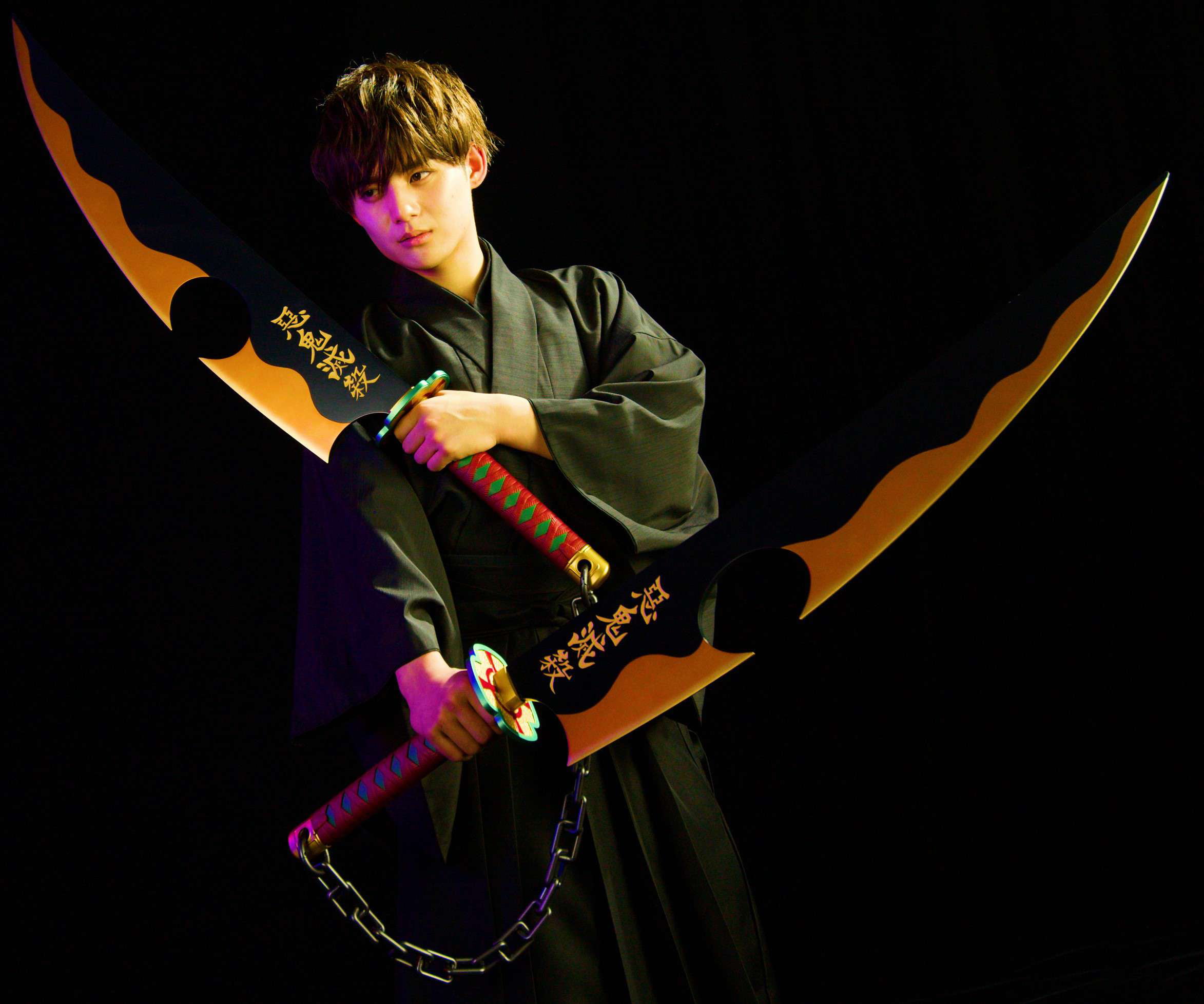 Demon Slayer: Kimetsu no Yaiba Proplica Replicas 1/1 ABS Plastic Nichirin  Swords (Tengen Uzui) 110 cm