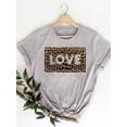 thumbnail image 5 of Camiseta de manga corta para mujer, ropa con estampado de leopardo, corazón de amor, tendencia bonita, informal, 5 of 5