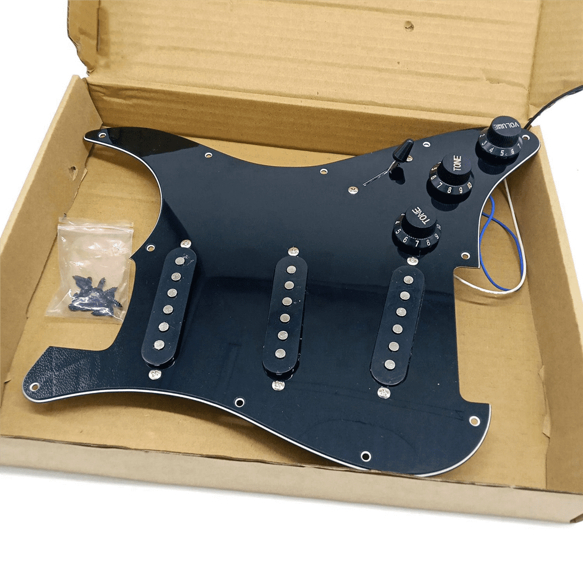 3X Single Coil SSS Electric Guitar Pickguard Loaded Prewired Scratch Plate 11 Holes 3Ply for SQ Guitar