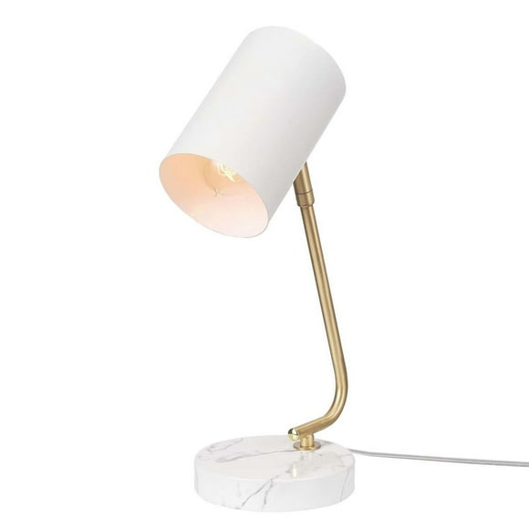 Lampe de bureau de 15 po Athena de Novogratz x Globe, abat-jour blanc, bras laiton, base en similimarbre blanc