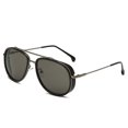 thumbnail image 4 of Las gafas de sol de moda protegen los ojos, reducen el resplandor y mejoran la claridad visual., 4 of 4