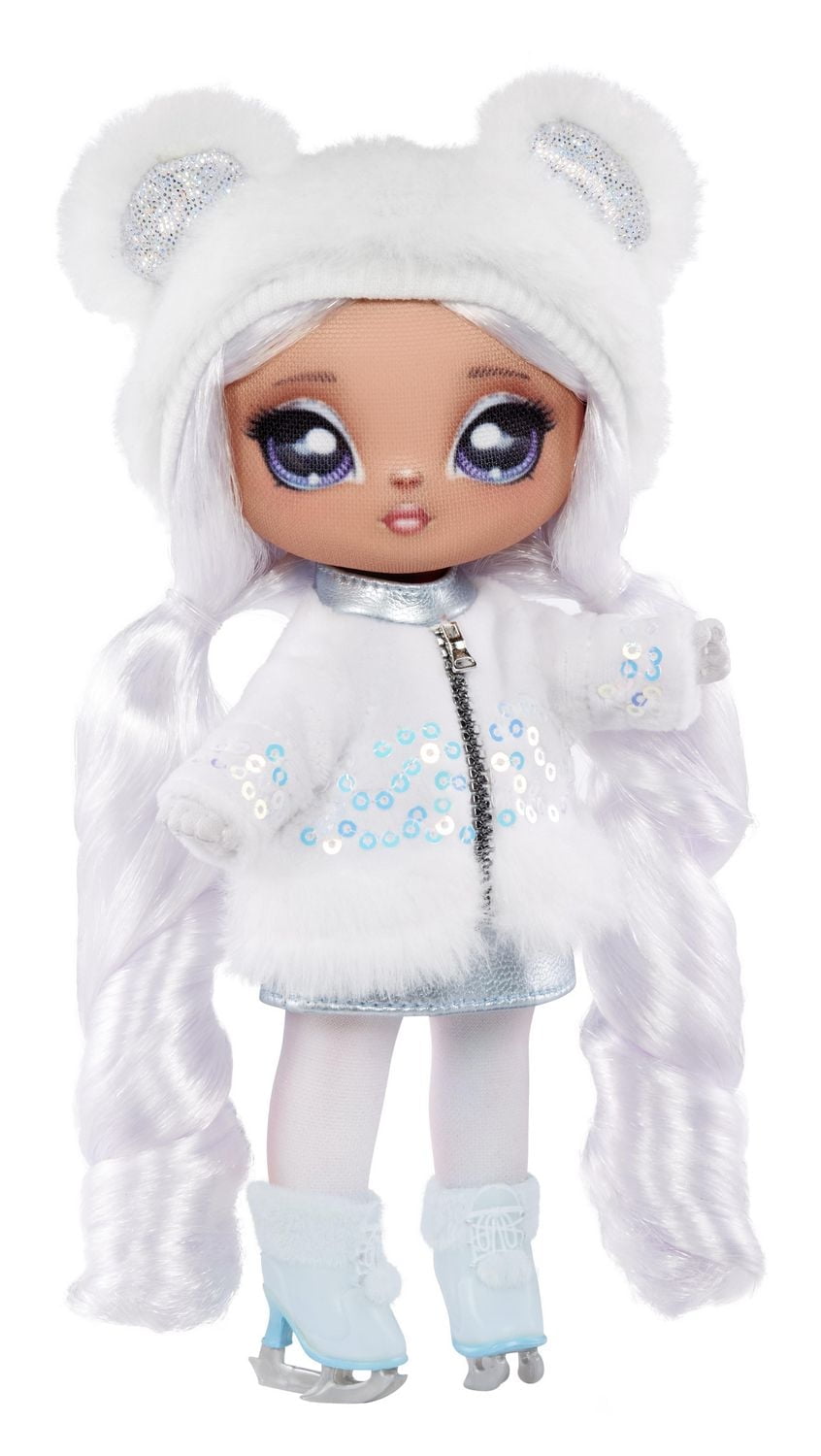 Poupée-mannequin Na Na Na Surprise de la série Cozy, Bailey Frost, de 7,5 po (19 cm), inspirée d’un ours polaire, avec des cheveux blancs